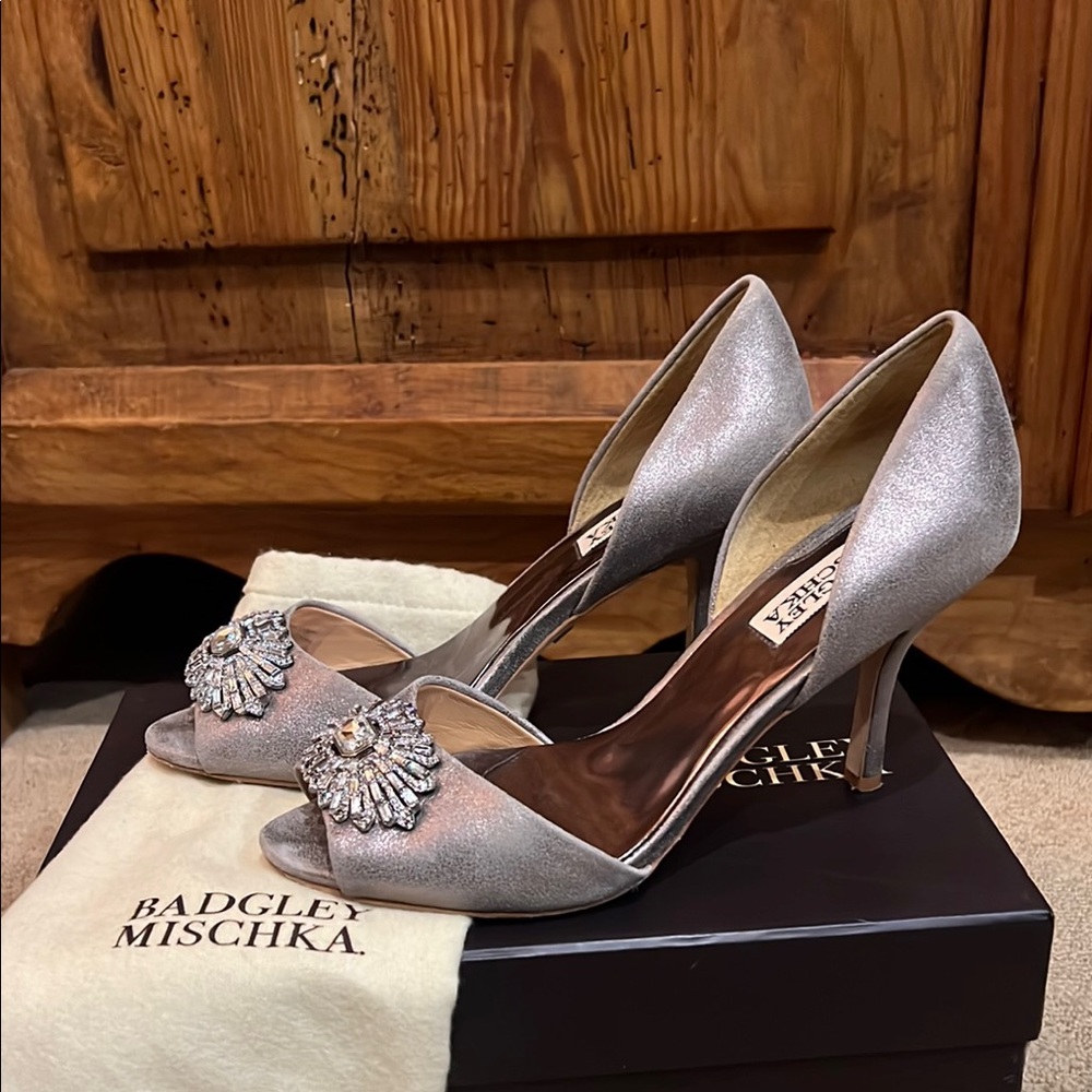 Badgley Mischka Jazmin II Silver Pewter Jeweled Heels Pumps